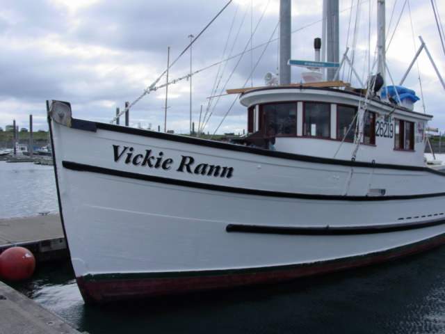 Vickie Rann painted at dock