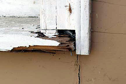 Right window sill before