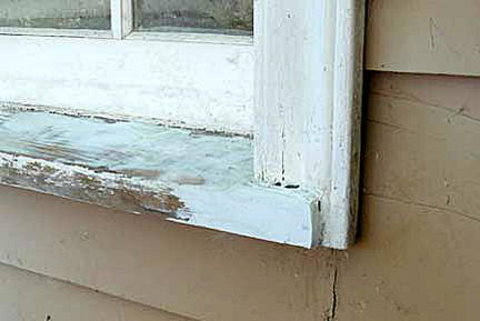 Right window sill midway